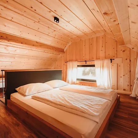 Ranc Mackadam Ranch Mackadam * Tržič